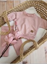 Modny-komplet-niemowlecy-z-bluza-oversize.-Zestaw-z-bluza-oversize-legginsy-prazkowane.-Rozowy-uniwersalny-komplet-dla-dziecka.-Must-have-w-garderobie-dzieciecej.