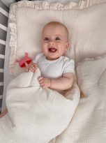 pol_pl_POSCIEL-MUSLINOWA-z-falbanka-120×90-kolderka-poduszka-WYPELNIENIE-2335_3