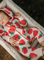 pol_pm_Pajac-z-kapturem-kombinezon-Strawberry-Love-Eevi-106676_4