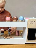 Drewniana-lodziarnia-z-ekspresem-do-kawy-kawiarnia-z-akcesoriami-Mamabrum-Bohater-Bajka-brak