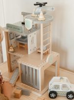 Edukacyjna-Zabwka-dla-Dzieci-Drewniany-Komisiarat-Policji-Kreatywna-Zabawa-Wysokosc-produktu-35-cm (1)