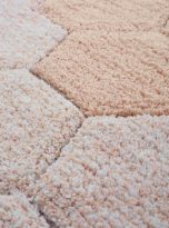 dywan-bawelnainy-okragly-o-140-round-honeycomb-rose-planet-bee-lorena-canals (2)