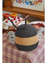 kosz-dekoracyjny-baby-bee-planet-bee-lorena-canals (1)