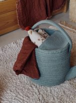 kosz-dekoracyjny-konewka-farm-lorena-canals (2)