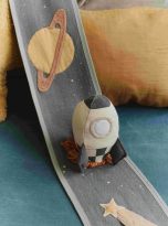 zabawka-bawelniana-ride-roll-milkyway-mom-i-want-to-be-an-astronaut-lorena-canals (2)