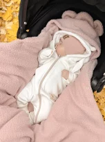 pol_pl_Kocyk-z-kapturkiem-do-fotelika-BARANEK-boucle-2182_8