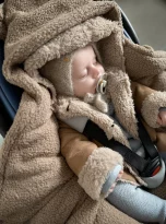 pol_pl_Kocyk-z-kapturkiem-do-fotelika-BARANEK-boucle-2183_10