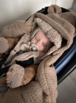 pol_pl_Kocyk-z-kapturkiem-do-fotelika-BARANEK-boucle-2183_8