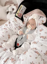 pol_pl_Kocyk-z-kapturkiem-do-fotelika-WELUR-2247_3