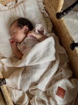 pol_pl_Komplet-letni-poduszka-z-falbanka-i-otulacz-MUSLIN-2334_3