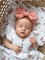 pol_pl_Komplet-letni-poduszka-z-falbanka-i-otulacz-MUSLIN-LITTLE-FLOWERS-2211_6