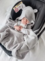 pol_pl_Muslinowy-otulacz-z-kapturkiem-do-fotelika-letni-2316_3
