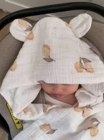 pol_pl_Muslinowy-otulacz-z-kapturkiem-do-fotelika-letni-2563_2