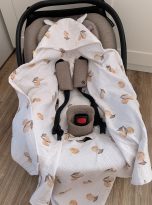 pol_pl_Muslinowy-otulacz-z-kapturkiem-do-fotelika-letni-2563_6