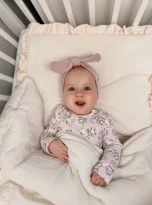 pol_pl_POSCIEL-MUSLINOWA-z-falbanka-120×90-kolderka-poduszka-WYPELNIENIE-2335_1