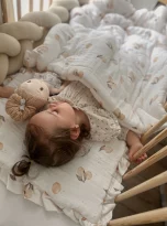 pol_pl_POSCIEL-MUSLINOWA-z-falbanka-120×90-kolderka-poduszka-WYPELNIENIE-2569_3