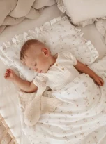 pol_pl_POSCIEL-MUSLINOWA-z-falbanka-120×90-kolderka-poduszka-WYPELNIENIE-MOMMY-GOOSE-2084_7