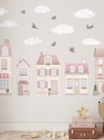 Naklejki-na-sciane-dla-dzieci-domki-miasto-chmurki-rozowe-pastele-Dlugosc-300-cm